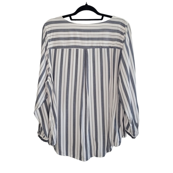 Lane Bryant White & Gray Striped Long Sleeve Popover Rayon Blouse Size 22/24 - Picture 3 of 7